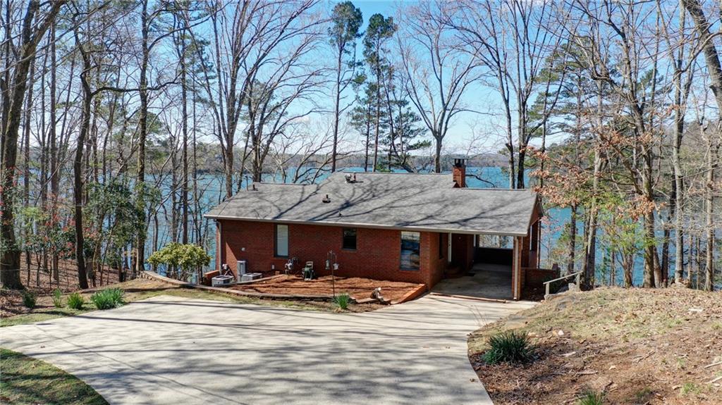 5364 Woodland Circle