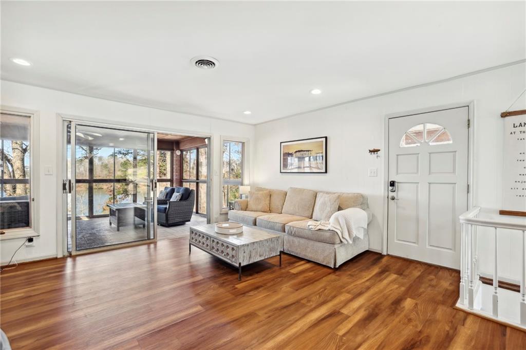 5364 Woodland Circle