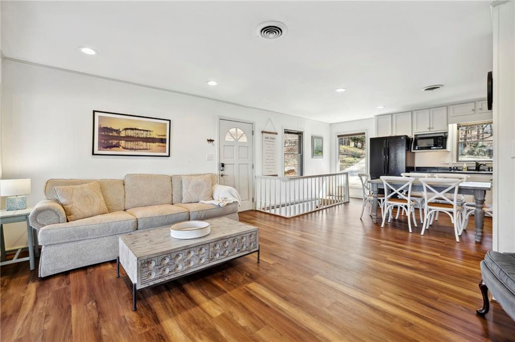 5364 Woodland Circle