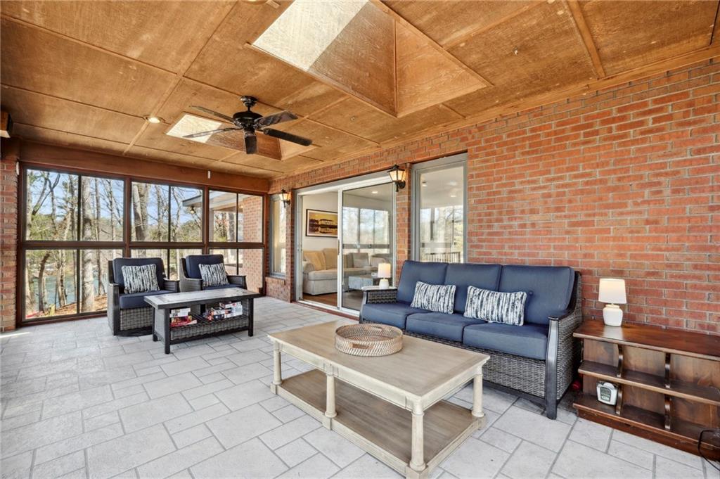 5364 Woodland Circle