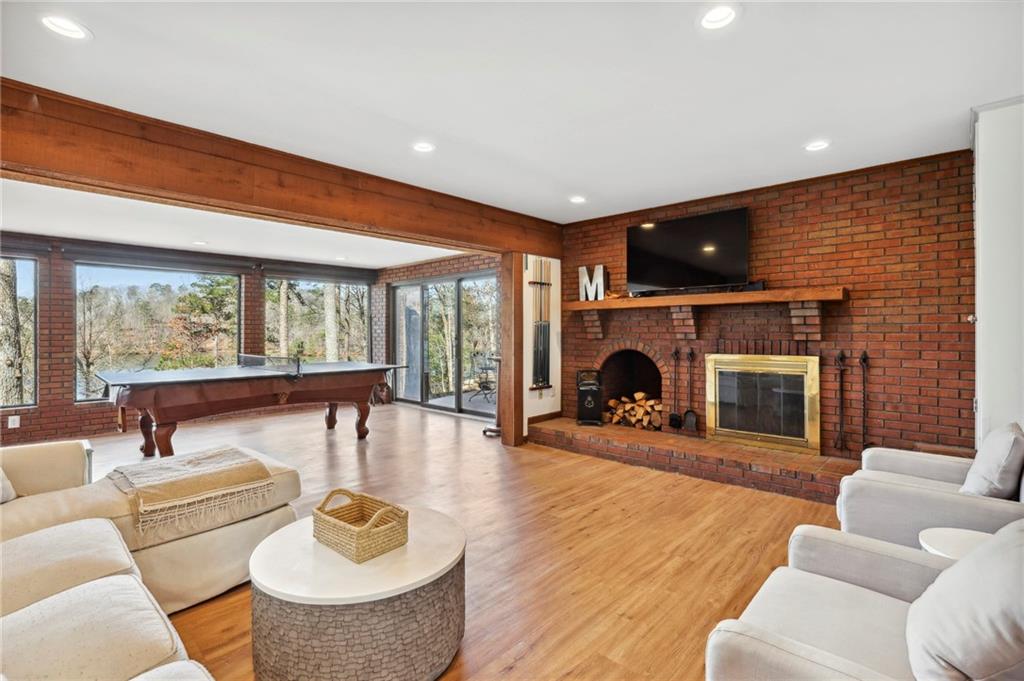 5364 Woodland Circle