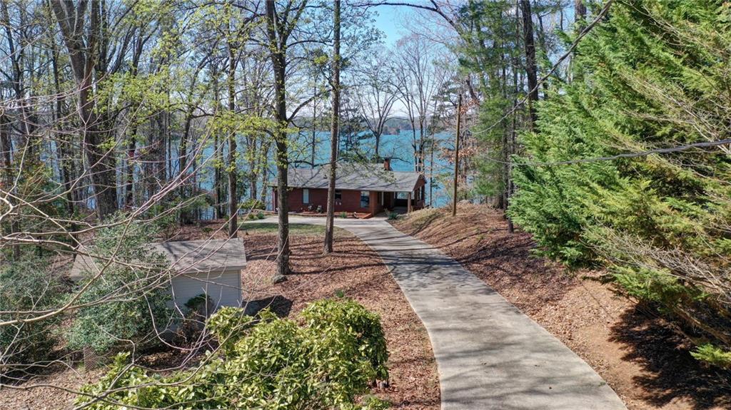 5364 Woodland Circle