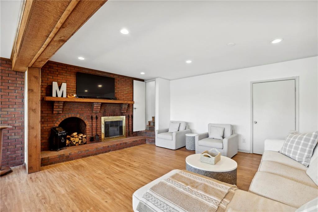 5364 Woodland Circle