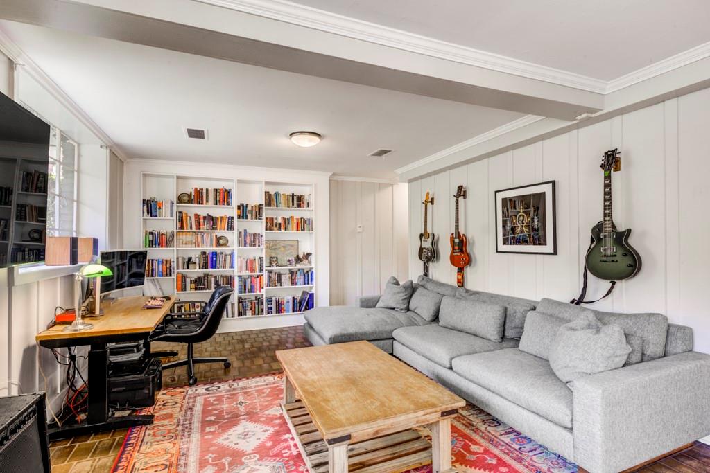 350 Allison Drive NE