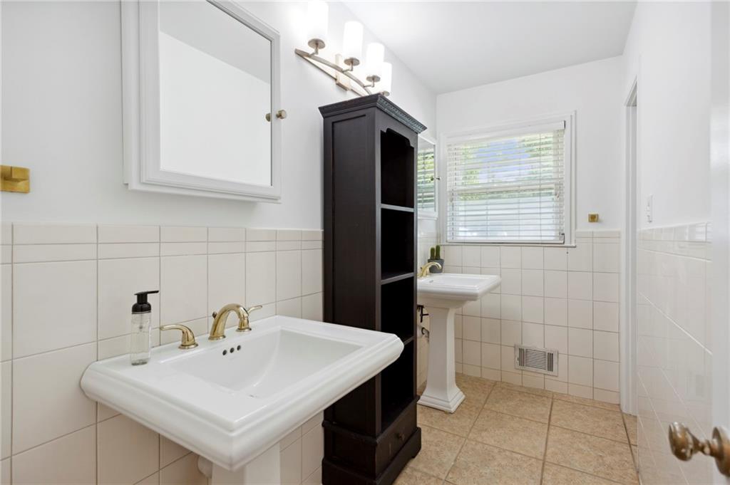 1736 Ridge Valley Court NW