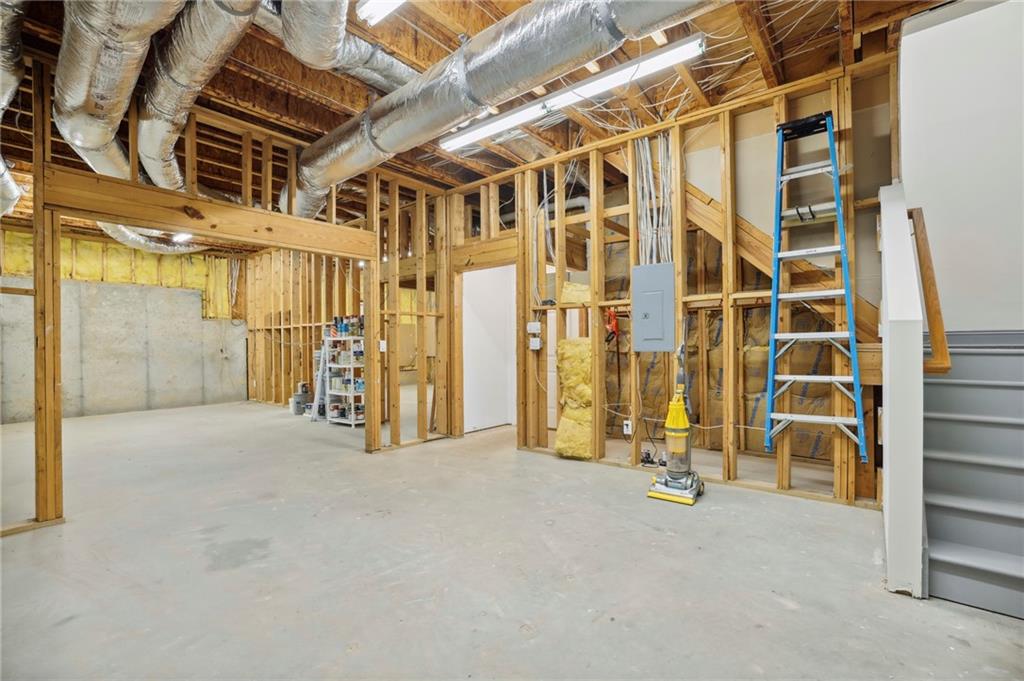 3499 Highgrove Way NE