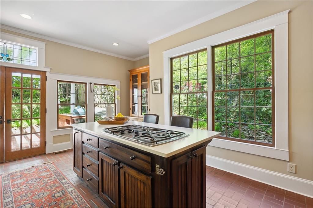 2530 Parkside Drive NE