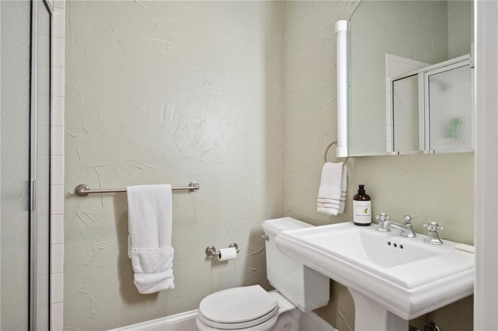 2530 Parkside Drive NE