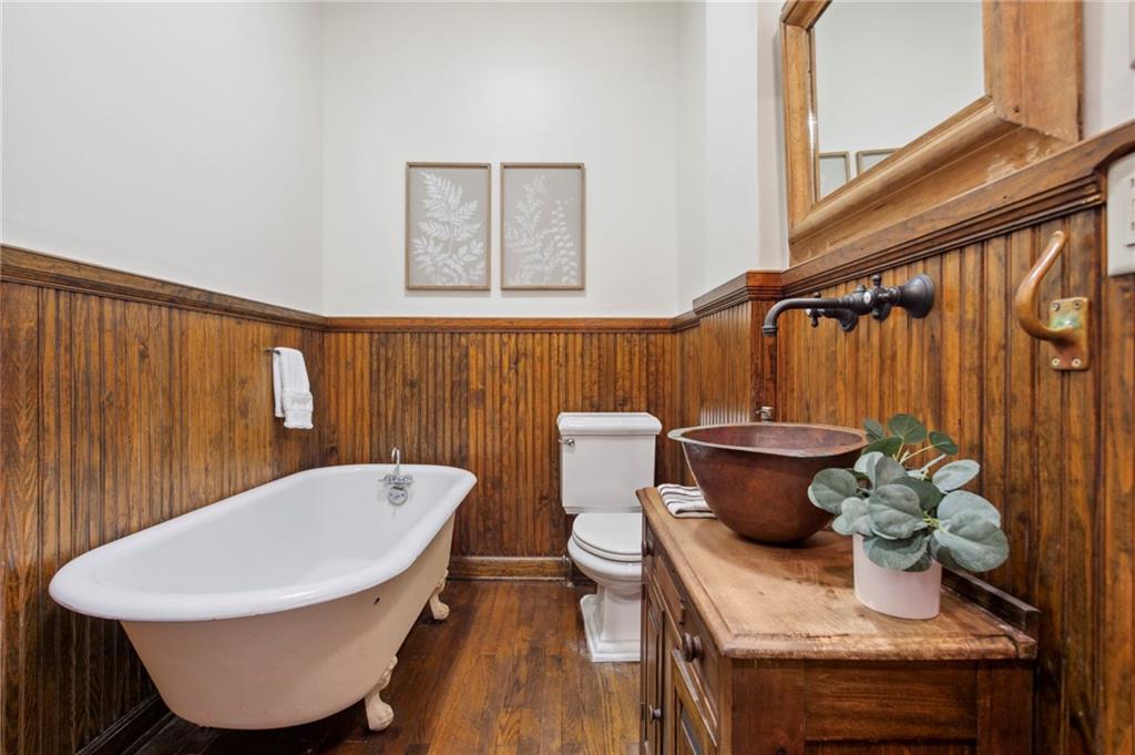 2530 Parkside Drive NE