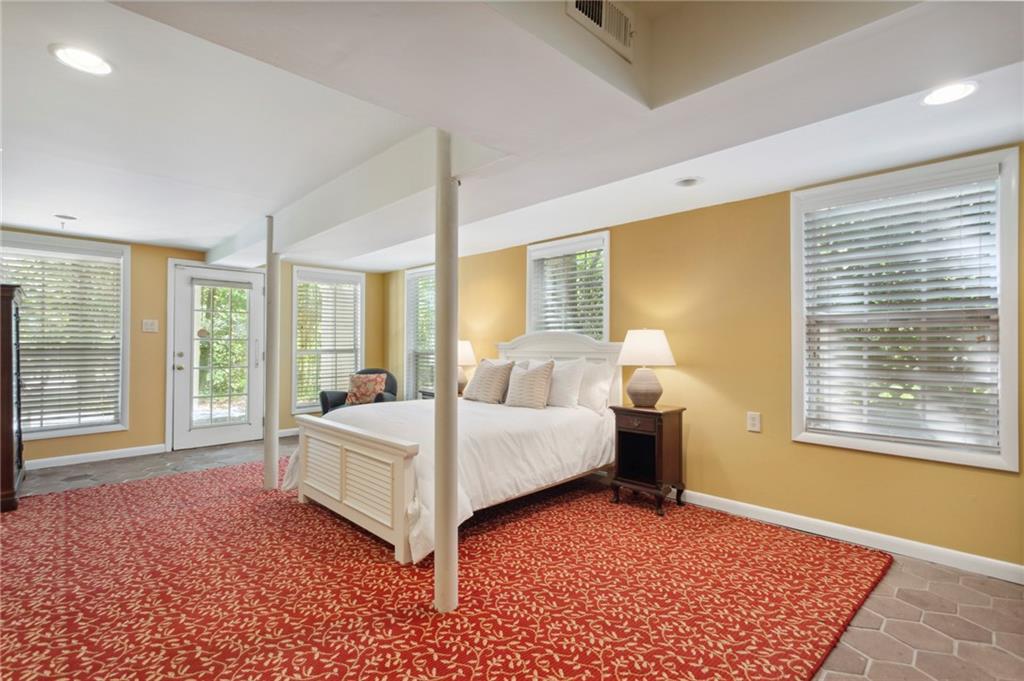 2530 Parkside Drive NE