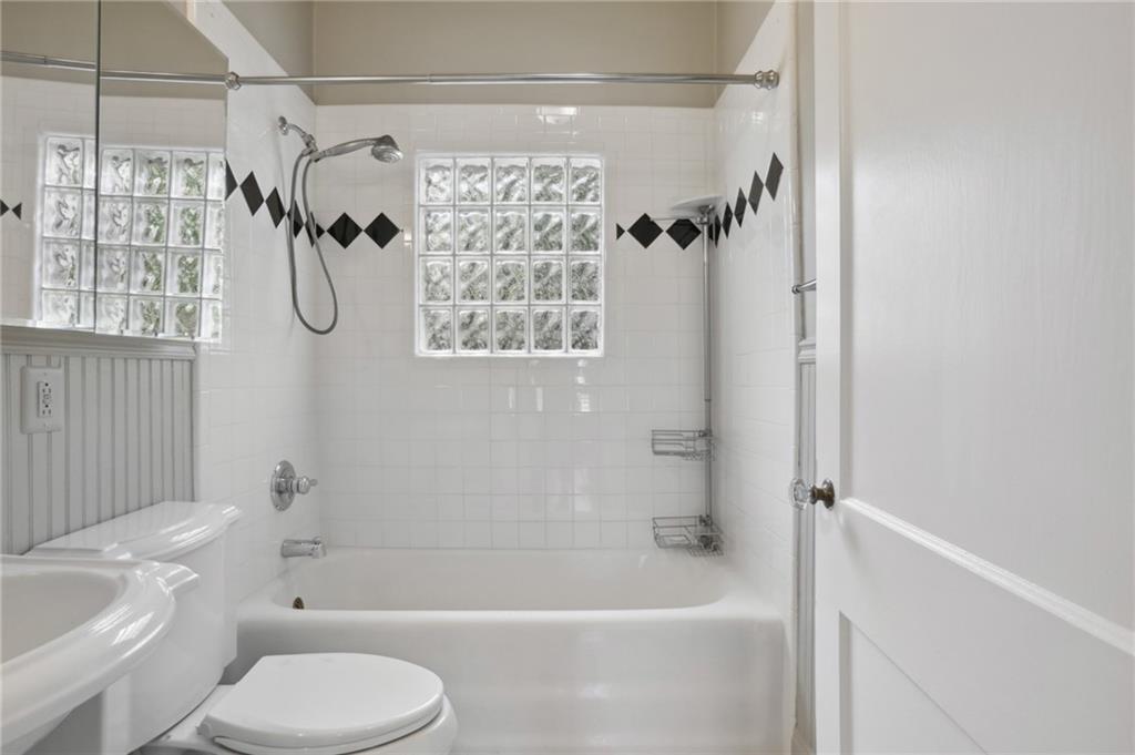 2132 McLendon Avenue NE