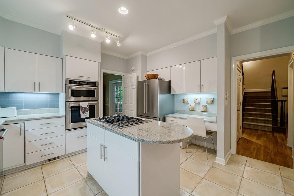 5636 River Oaks Place