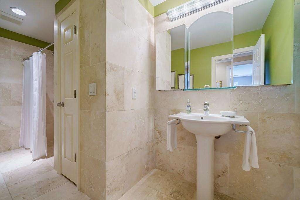 5636 River Oaks Place