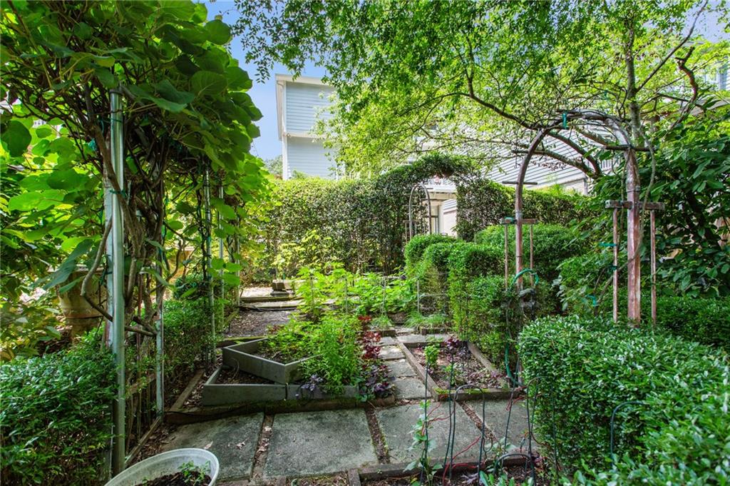 2461 Oostanaula Drive NE