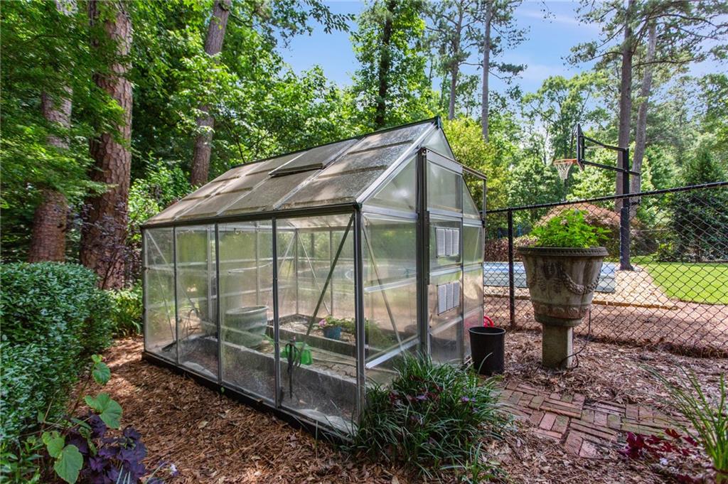 2461 Oostanaula Drive NE