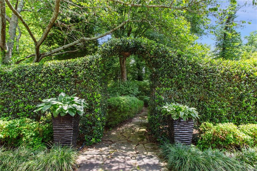 2461 Oostanaula Drive NE