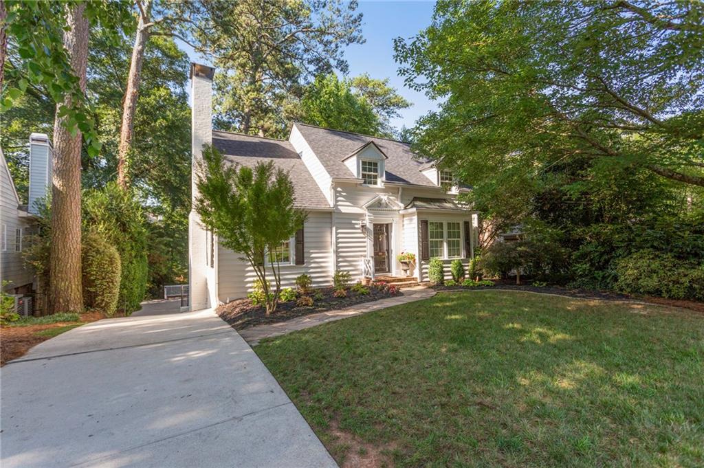 896 Beaverbrook Drive NW