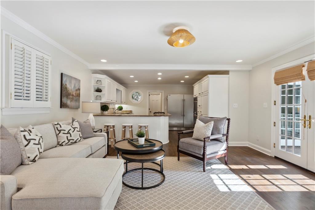 896 Beaverbrook Drive NW