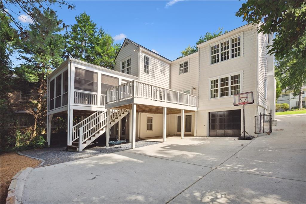 896 Beaverbrook Drive NW