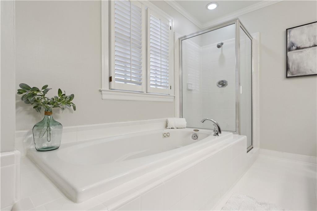 896 Beaverbrook Drive NW