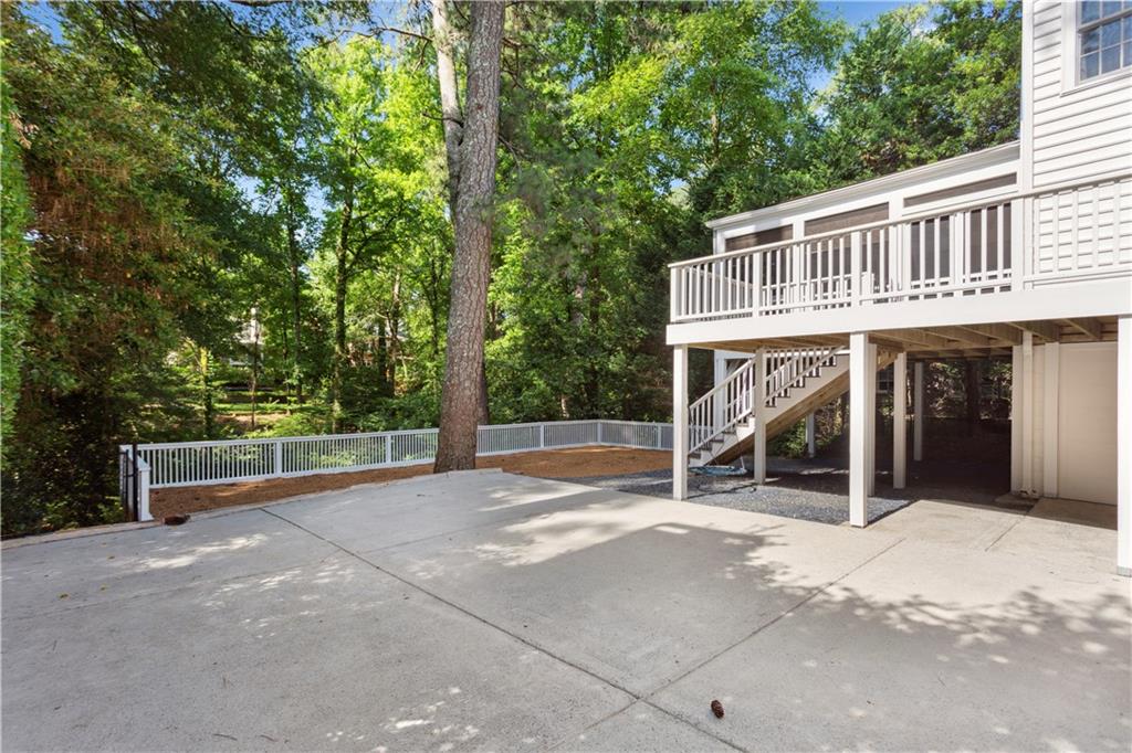 896 Beaverbrook Drive NW