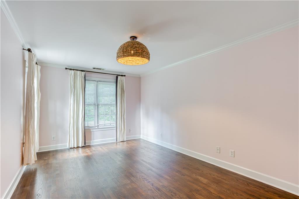 896 Beaverbrook Drive NW