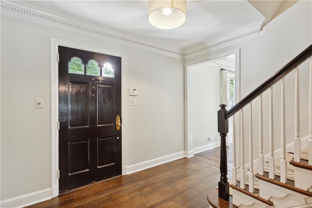 896 Beaverbrook Drive NW