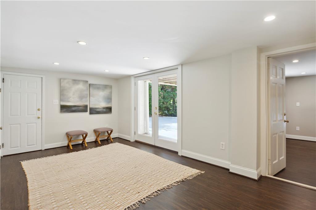 896 Beaverbrook Drive NW