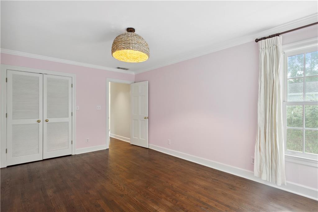 896 Beaverbrook Drive NW