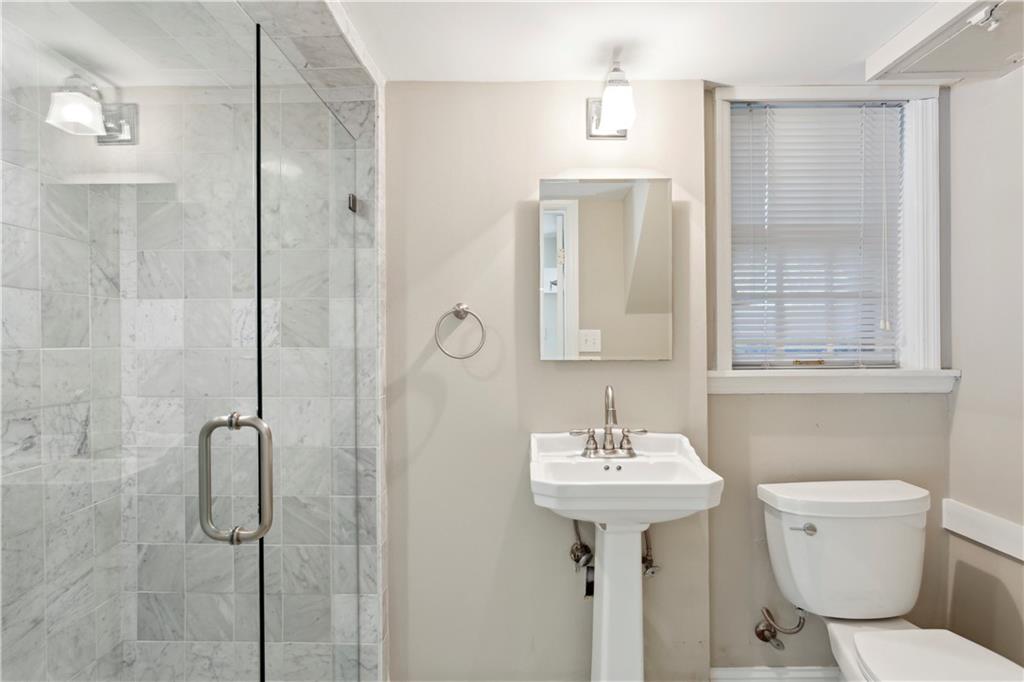 896 Beaverbrook Drive NW