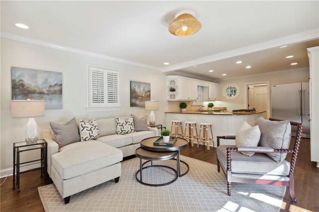 896 Beaverbrook Drive NW