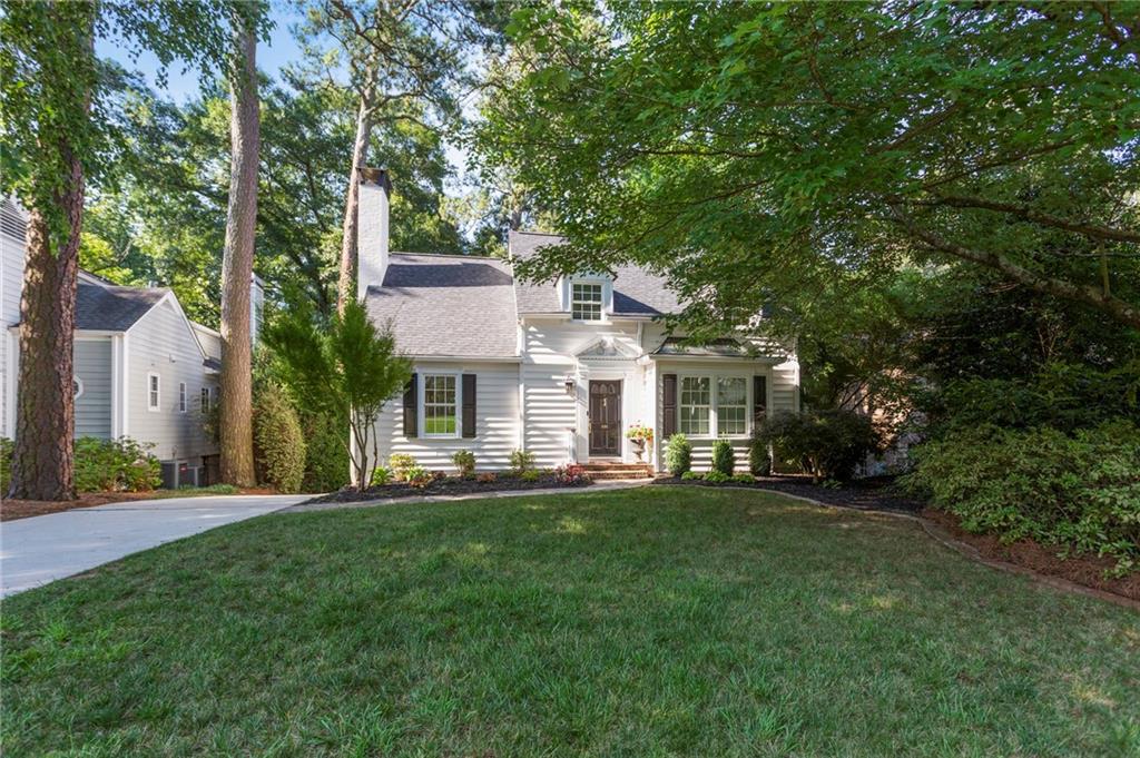 896 Beaverbrook Drive NW