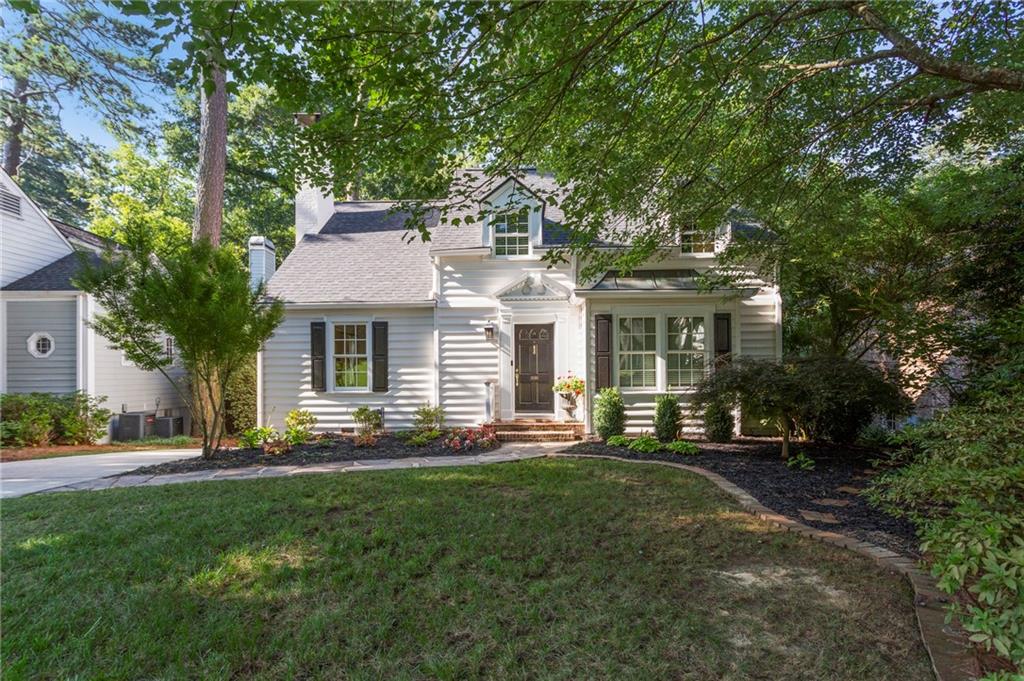 896 Beaverbrook Drive NW