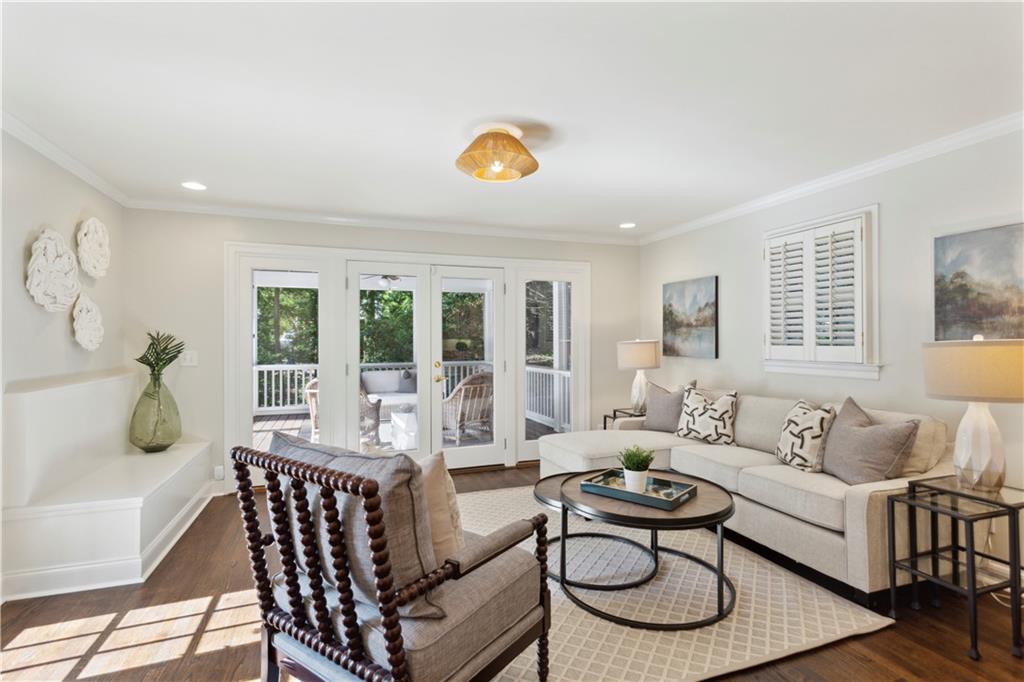 896 Beaverbrook Drive NW