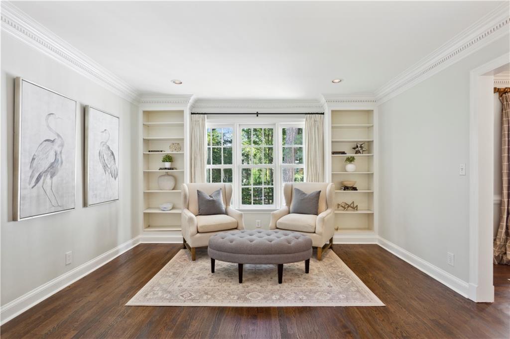 896 Beaverbrook Drive NW