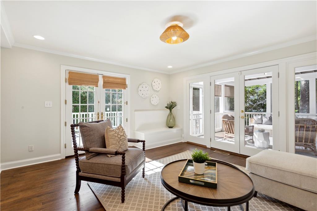 896 Beaverbrook Drive NW