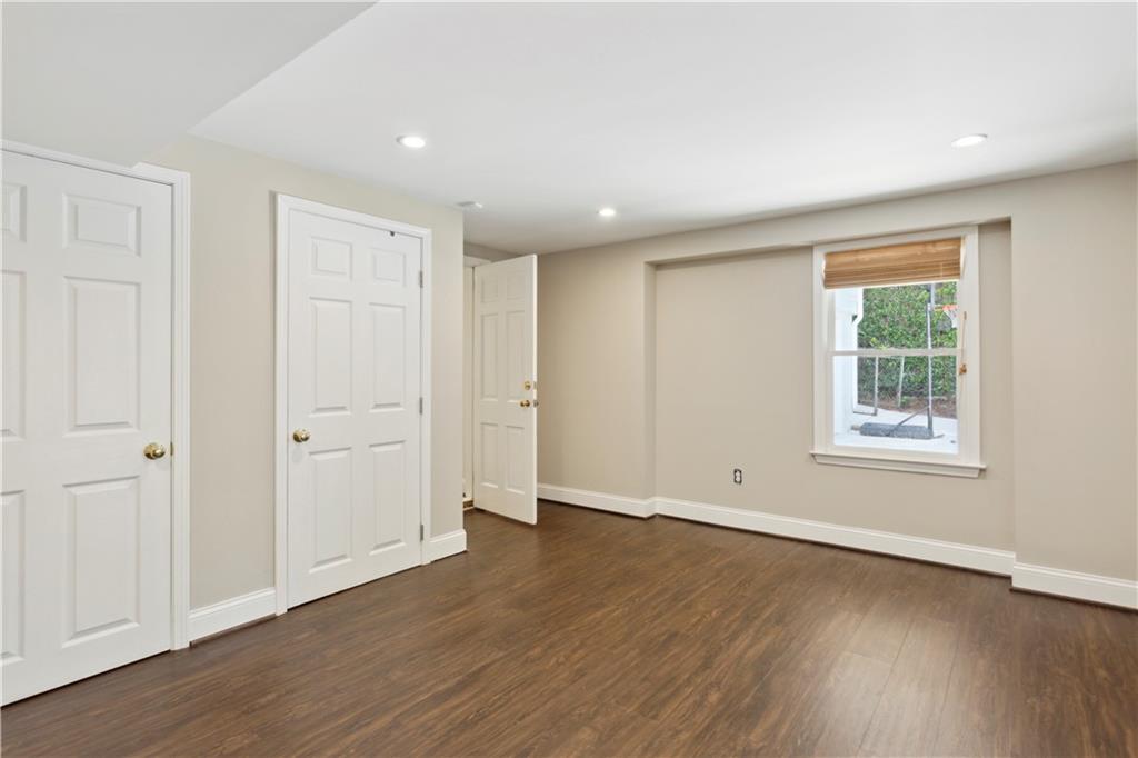 896 Beaverbrook Drive NW