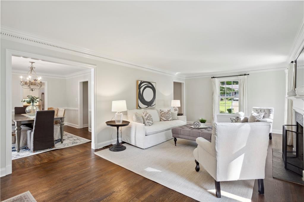 896 Beaverbrook Drive NW