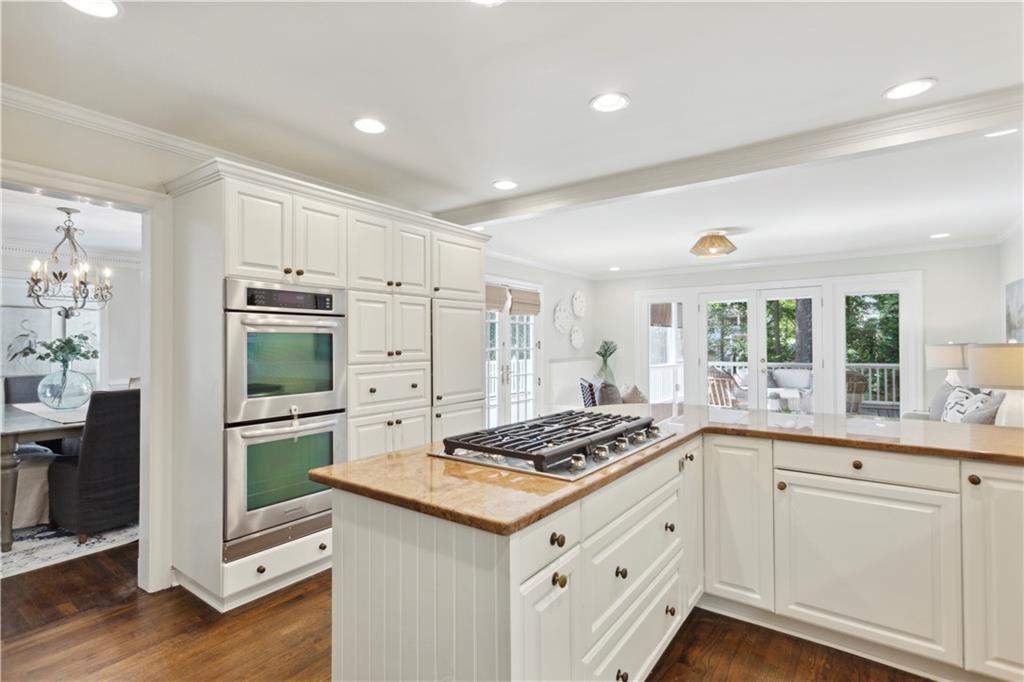 896 Beaverbrook Drive NW