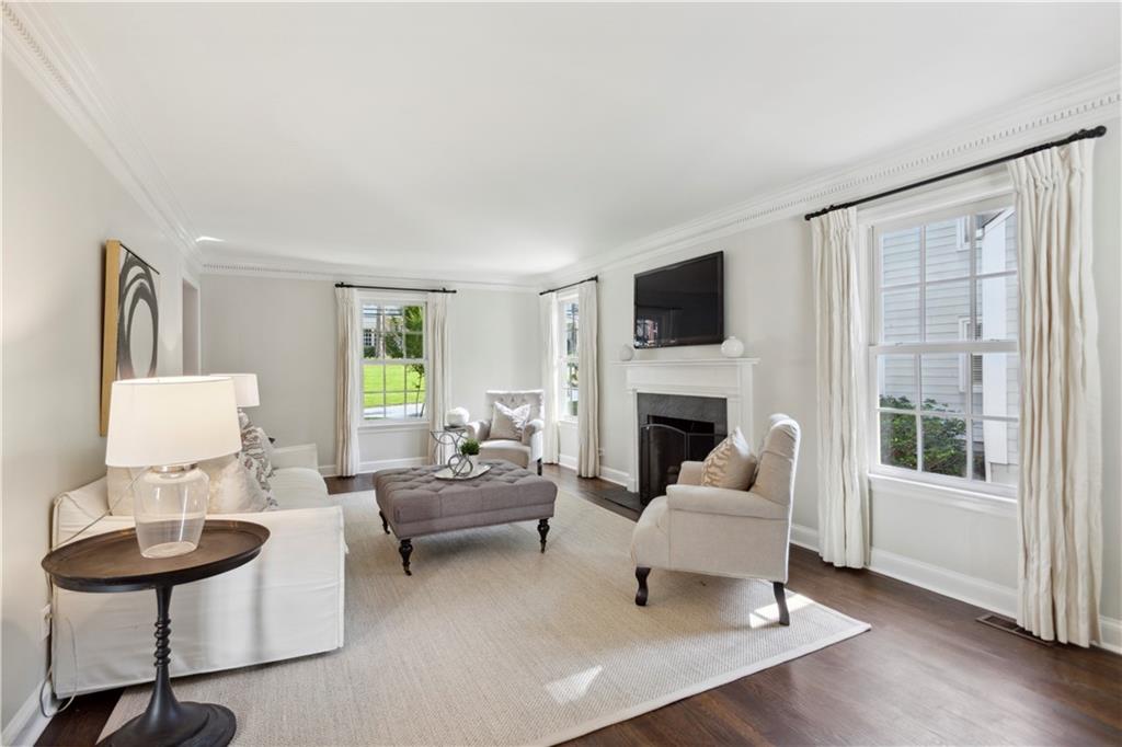 896 Beaverbrook Drive NW