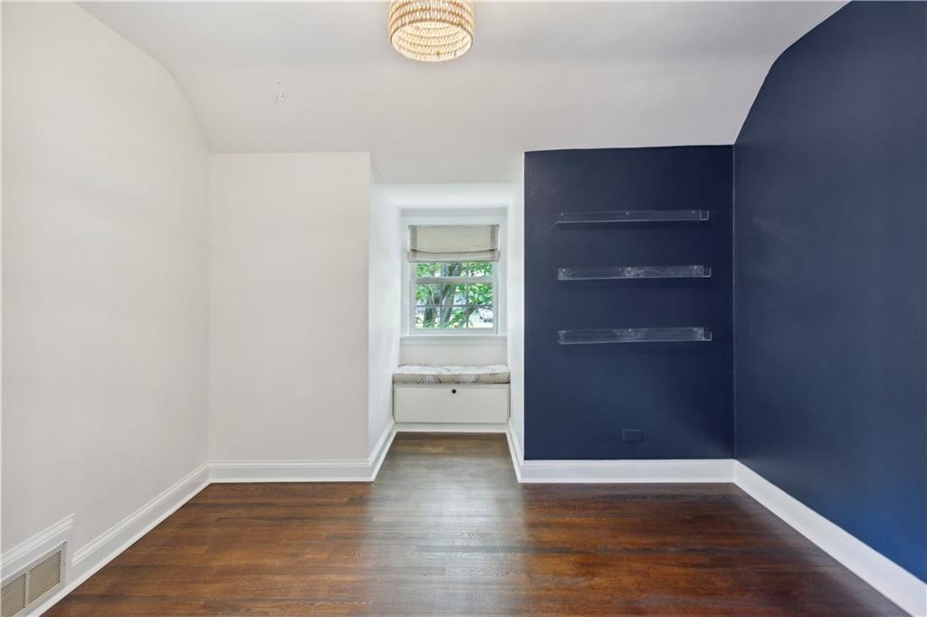 896 Beaverbrook Drive NW