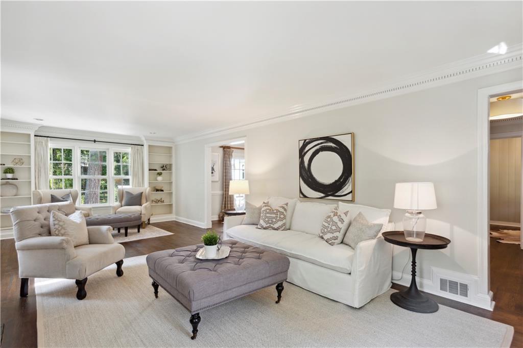 896 Beaverbrook Drive NW