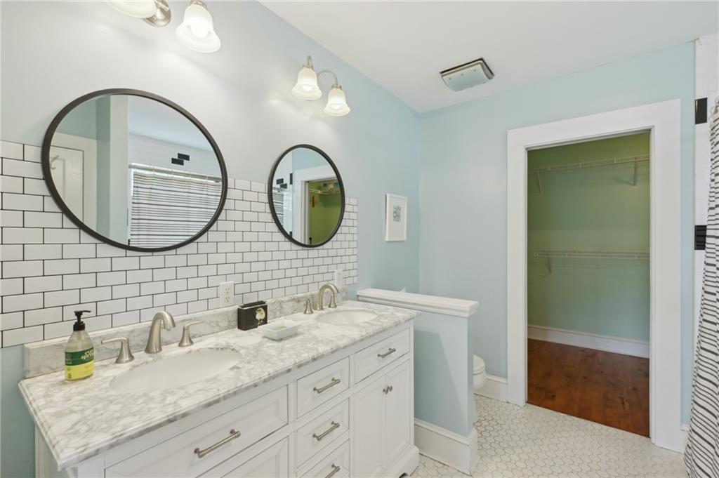 613 Glenwood Place SE