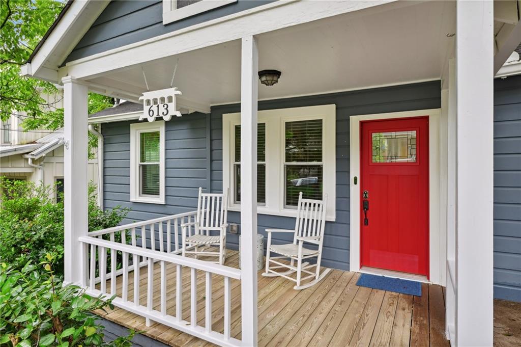613 Glenwood Place SE