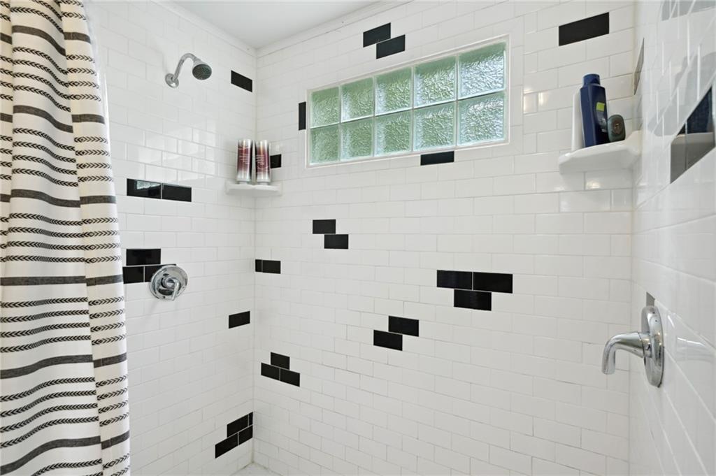 613 Glenwood Place SE