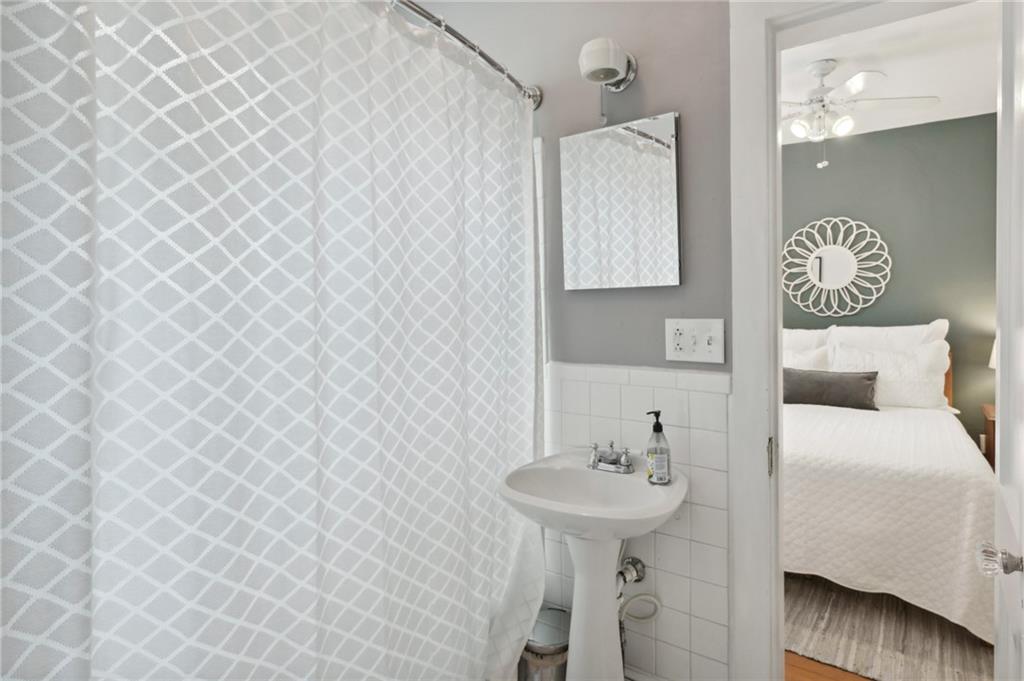 613 Glenwood Place SE