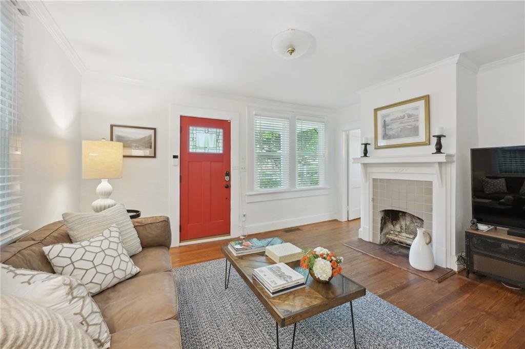 613 Glenwood Place SE