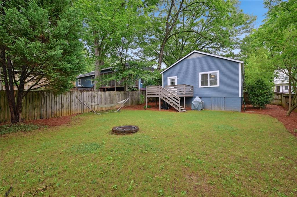 613 Glenwood Place SE