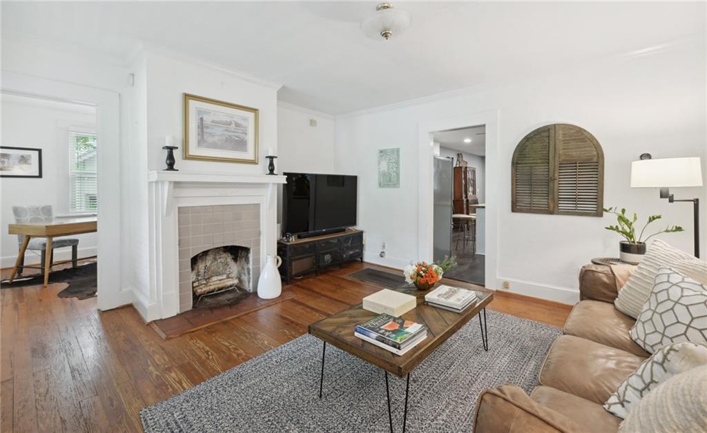 613 Glenwood Place SE