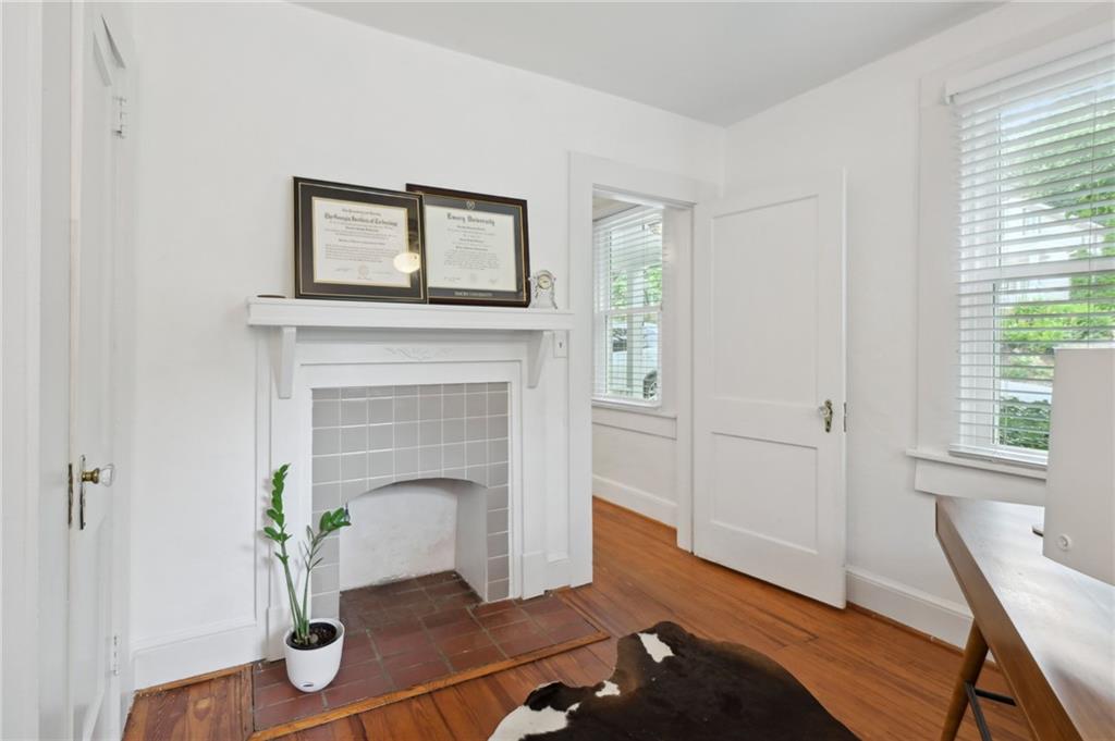 613 Glenwood Place SE